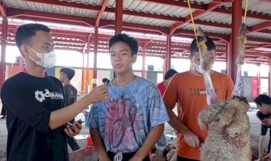 Santri Senang Bisa Bantu Penyembelihan Hewan Qurban