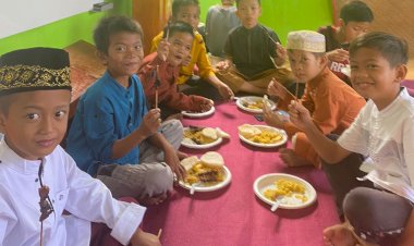 Serunya Nyate Bareng Santri Rumah Tahfizh Baiturrahman