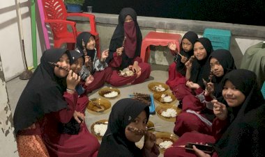 Serunya Nyate Bareng Santri di Kaki Gunung Bawakaraeng