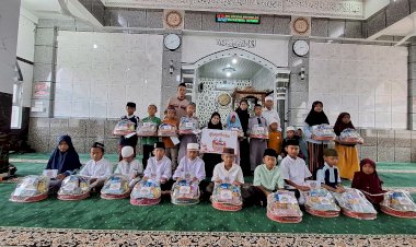 Indahnya Berbagi Bingkisan Cinta untuk Anak Yatim