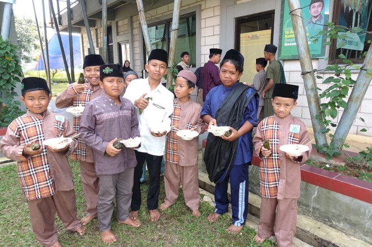 Nyate Bareng, Momen Berbagi Kebahagiaan Bunda Mengaji Bersama Santri Penghafal Quran