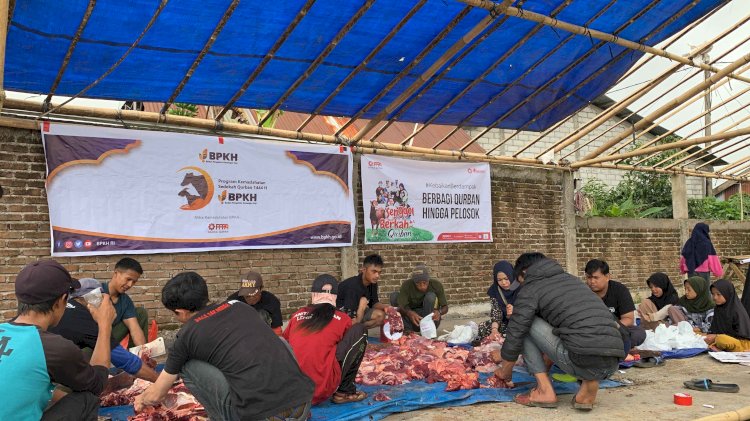 2 Sapi Amanah BPKH untuk Santri dan Masyarakat di Kaki Gunung Bawakaraeng