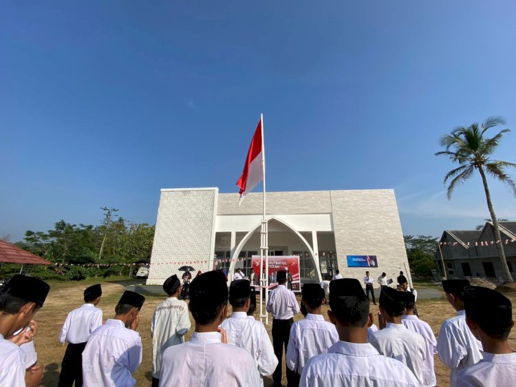 Pesantren Daarul Jameel Gelar Upacara Bendera untuk Rayakan HUT RI ke-78