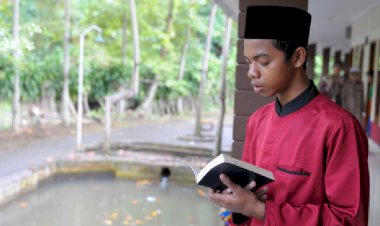 Mengenal Sosok Iman Yamin yang Videonya Viral di Media Sosial