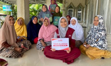 PPPA Daarul Qur’an Medan Salurkan Qur’an Wakaf untuk Ibu-ibu Pejuang Qur’an
