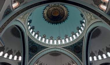 Kisah Abu Dzar: Pemuda Miskin yang Bersedekah