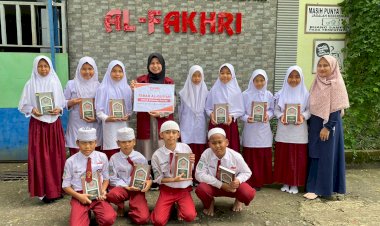 PPPA Daarul Quran Medan Salurkan Bahagia Lewat Wakaf Qur’an Untuk Adik-Adik YPI Al-Fakhri
