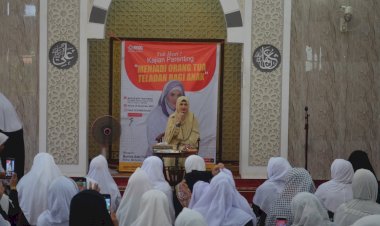 Kajian Parenting Menjadi Orang Tua Teladan Bagi Anak Bersama Bunda Astri Ivo