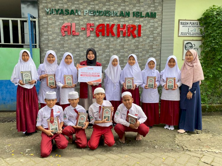 PPPA Daarul Quran Medan Salurkan Bahagia Lewat Wakaf Qur’an Untuk Adik-Adik YPI Al-Fakhri