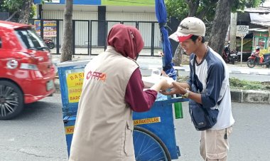 Jumat Berbagi, Sejuta Senyum di Setiap Sendok Makanan Gratis