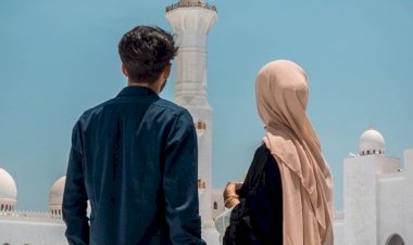 Tekanan Batin Cinta dalam Islam: Mencintai Allah, Diri Sendiri, dan Sesama