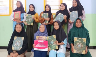 Hidupkan Cahaya Dakwah di Kampung Qur'an Sipelot Dengan Berbagi Mushaf