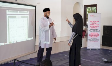 Mengaji dalam Hening, Gambaran Saat Anak-anak Tunarungu Belajar Al-Qur’an Isyarat   