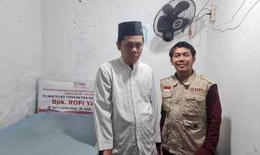 Rofiandi, Guru Ngaji Tunanetra Senang Dapat Bantuan Fasilitas Klinik Pijat