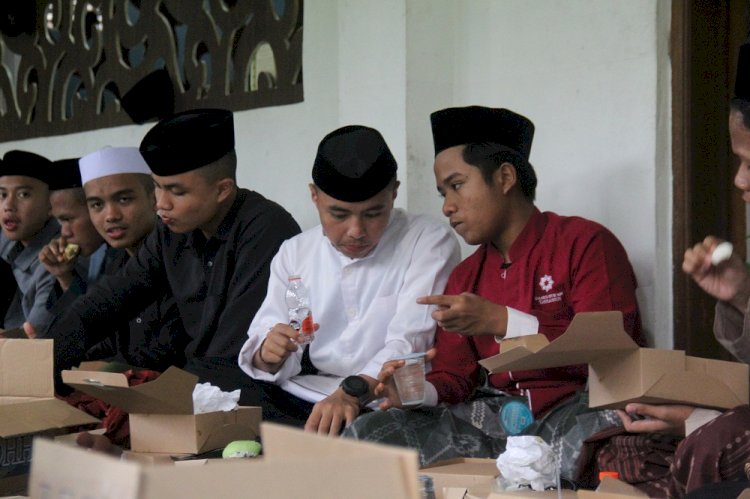 Keseruan Buka Puasa Bersama Santri Daarul Quran Takhassus Cinagara