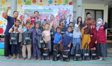 Muharram Ceria “Berbagi bingkisan untuk anak yatim dan berlibur bersama”