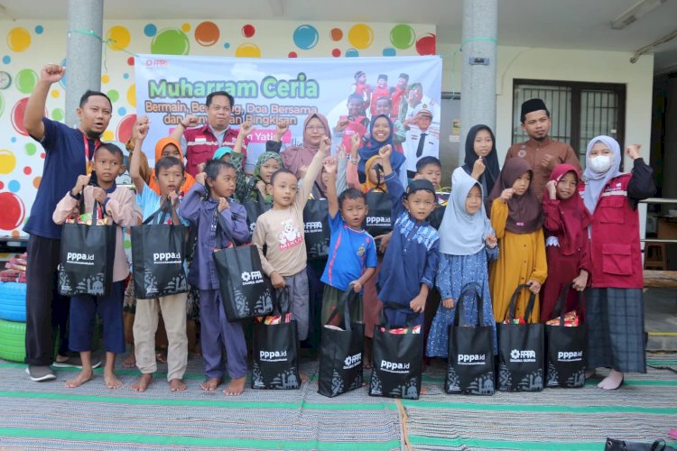 Muharram Ceria “Berbagi bingkisan untuk anak yatim dan berlibur bersama”