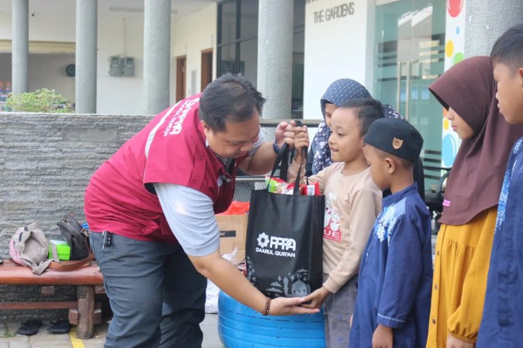 Muharram Ceria “Berbagi bingkisan untuk anak yatim dan berlibur bersama”