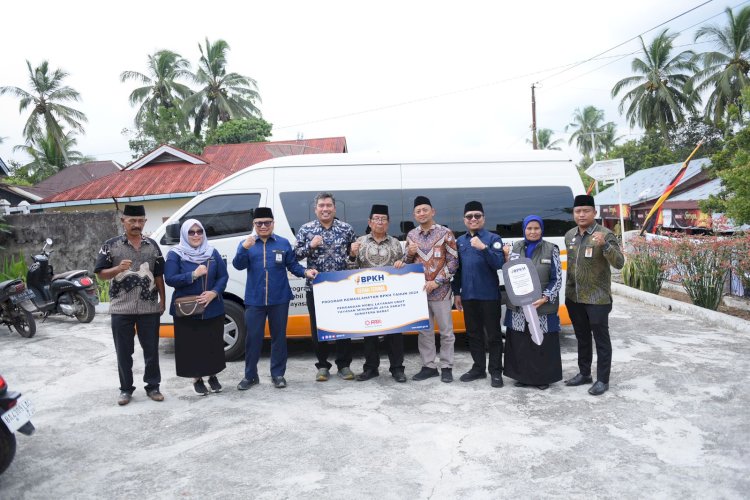 Peduli Kemaslahatan Masyarakat III Koto, BPKH Bersama Laznas PPPA Daarul Qur'an Serahkan Bantuan Mobil Layanan Umat ke Pondok Al-Qur’an