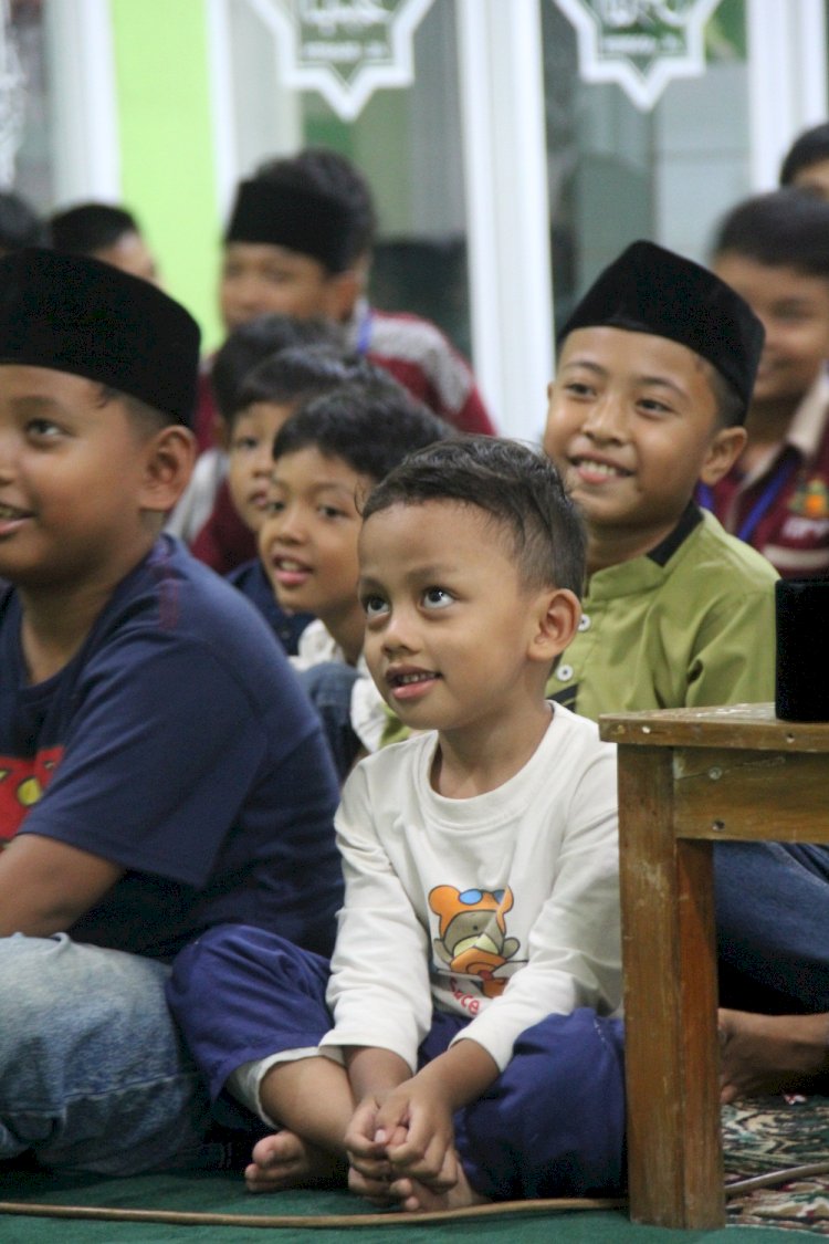 Cerita Seru Kak Toyib Hibur Anak-Anak Komplek Pesona Vista dalam Aksi Mobile Qur'an