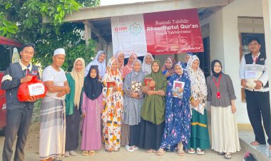 Paket Sembako untuk Santri Rumah Tahfidz Rhoudhotul Qur'an