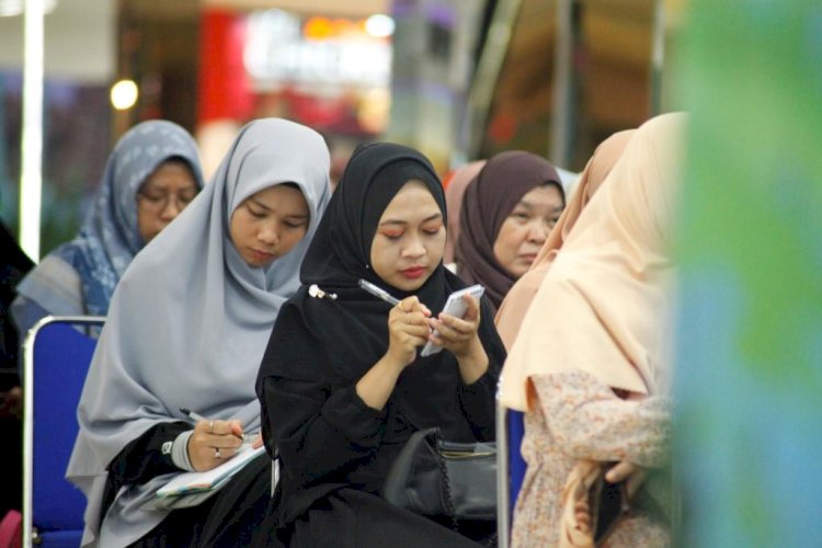 Quranic Mental Healing : Menjadi Perempuan Bahagia, Berdamai dengan Luka