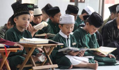 Kebahagiaan Santri Saat Khataman dan Buka Puasa dari Para Donatur