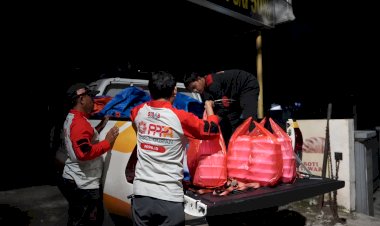 Penyaluran Paket Buka Puasa dan Sahur untuk Penyintas Banjir Jabodetabek