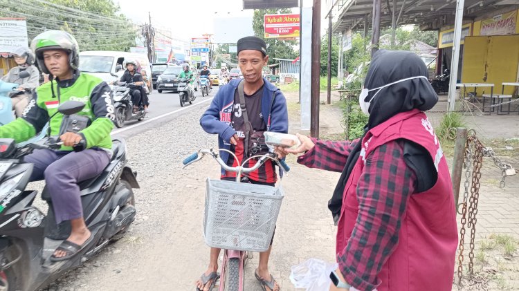 Berbagi Takjil di Bulan yang Penuh Berkah