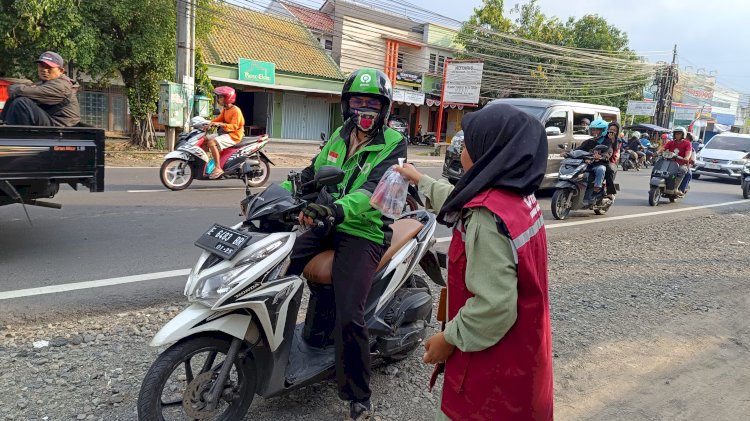 Berbagi Takjil di Bulan yang Penuh Berkah