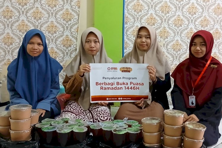Berbagi Paket Buka Puasa untuk Santri dan Masyarakat Sekitar Semarang