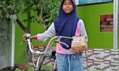 Mengayuh Sepeda untuk Sebungkus Daging Qurban