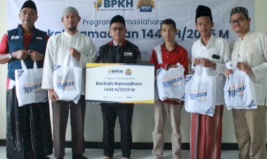 Alat Sholat untuk Assatidz Komunitas Tuli Muslim di Magelang