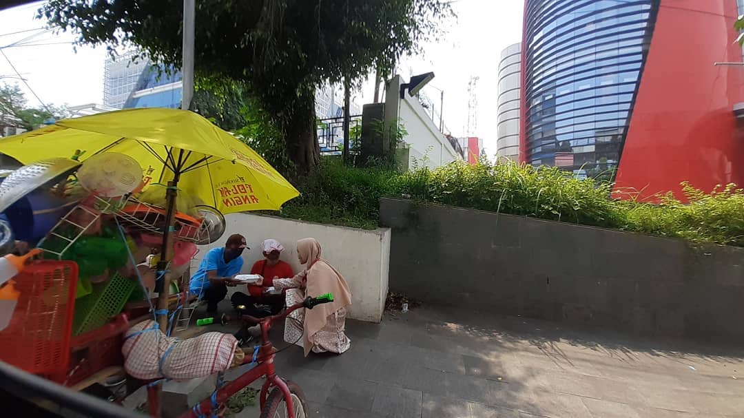 PPPA Daarul Qur'an Palembang Rutin Bagikan Makanan Gratis Tiap Jum'at