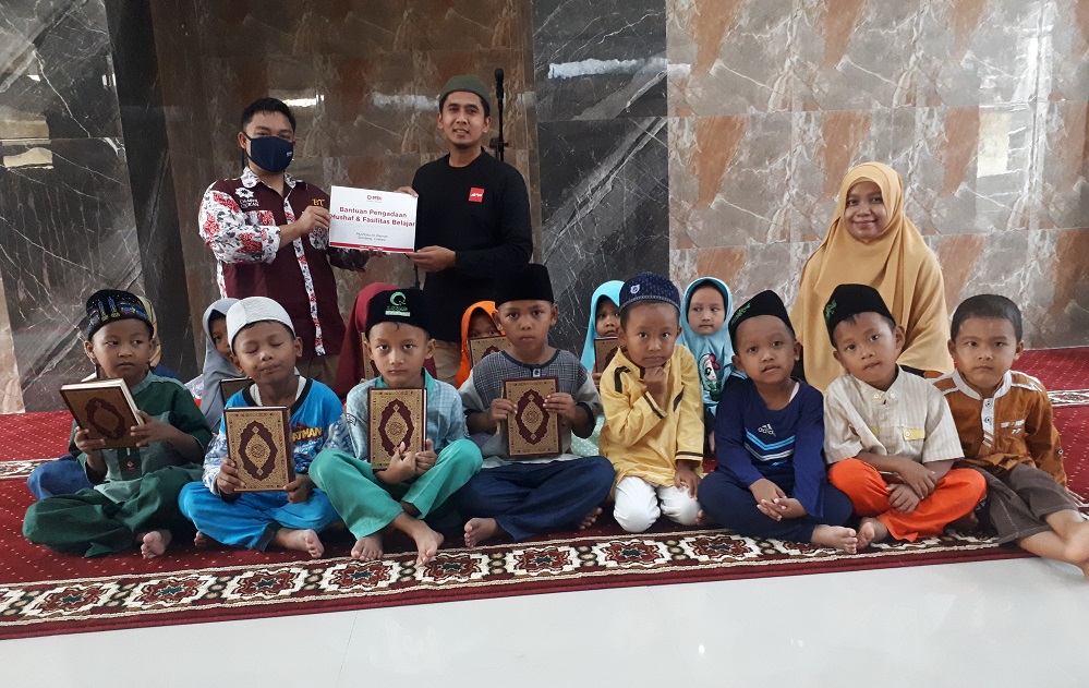 Penyaluran Mushaf Al-Qurâ€™an Mushola Al-Hikmah Cirebon