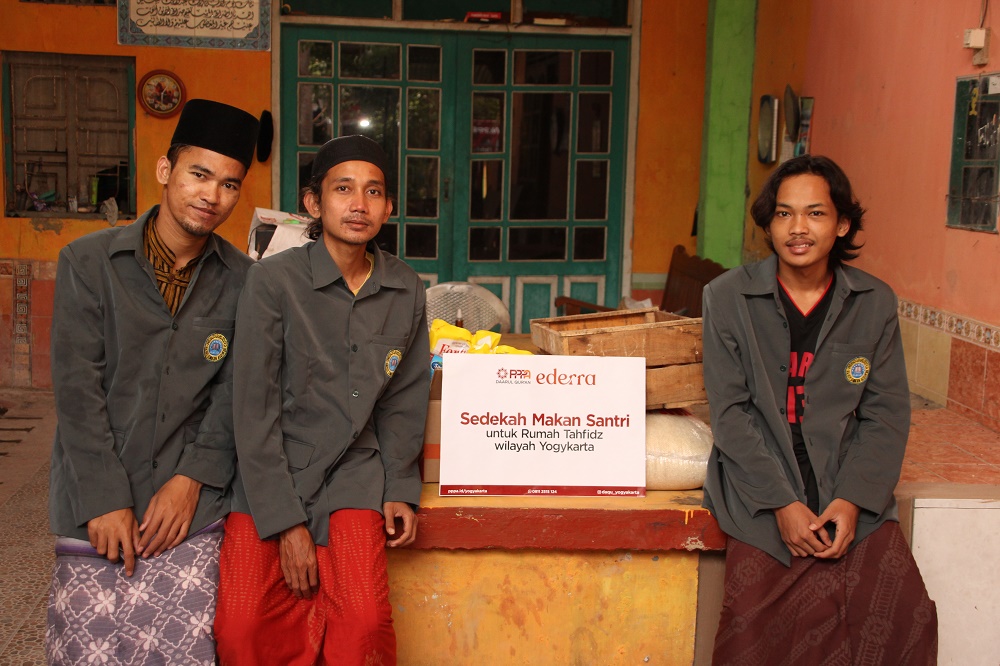 Sedekah Makan Santri Bersama Ederra Indonesia