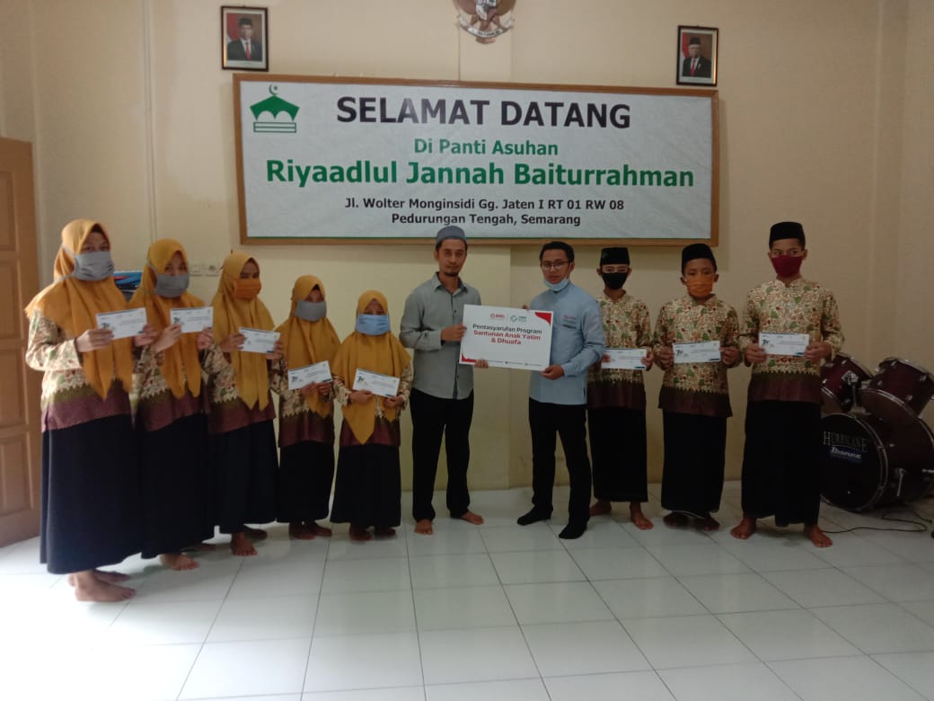 PLN UID Jateng-DIY dan PPPA Daarul Qur'an Bagikan Santunan Untuk Santri Yatim dan Dhuafa