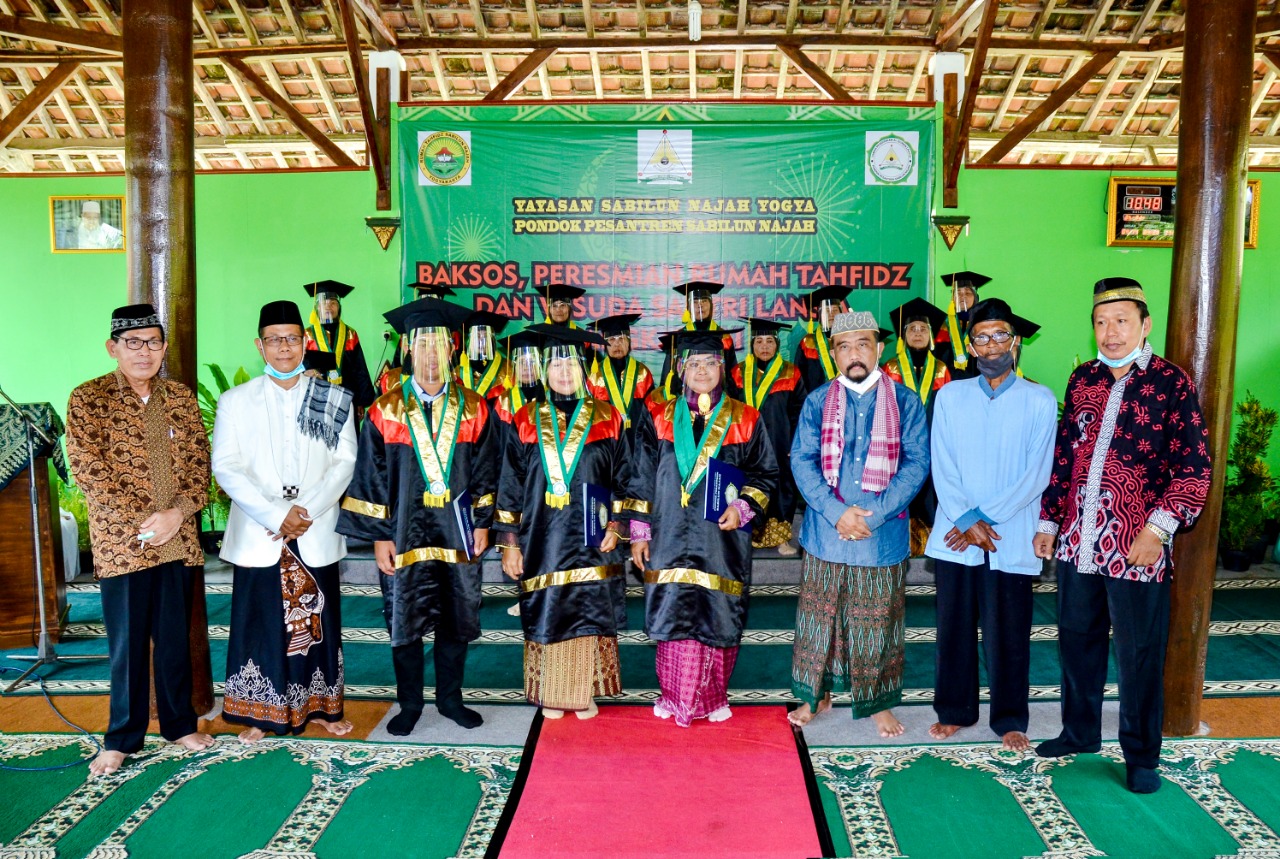 Rumah Tahfidz Sabilunnajah Mewisuda 16 Santri Lansia