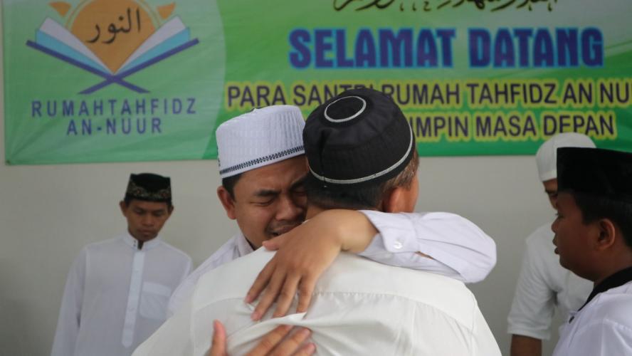 Tangis Haru Pelepasan Santri Rumah Tahfizh