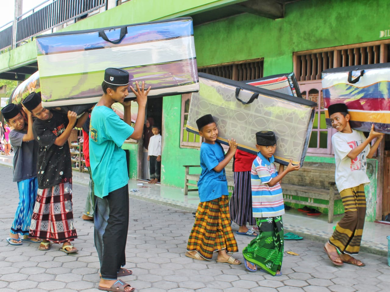 Muharram Berkah, Berbagi Kasur untuk Para Santri