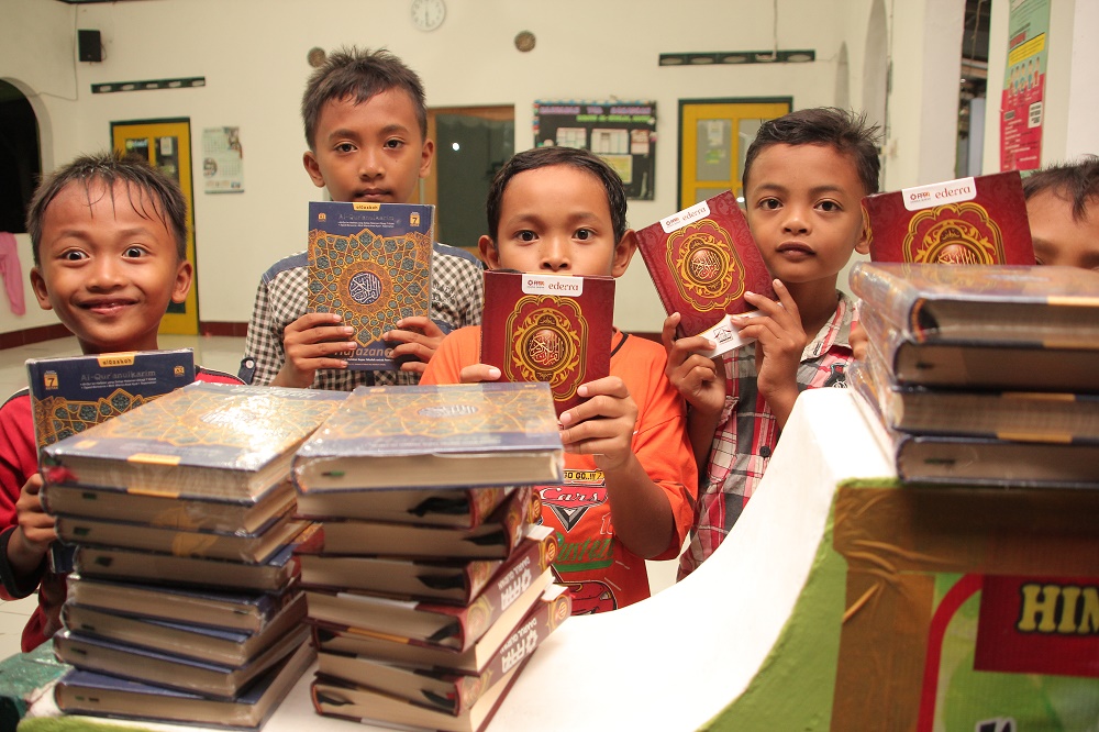 Berbagi Mushaf Al-Qurâ€™an Bersama Ederra Indonesia