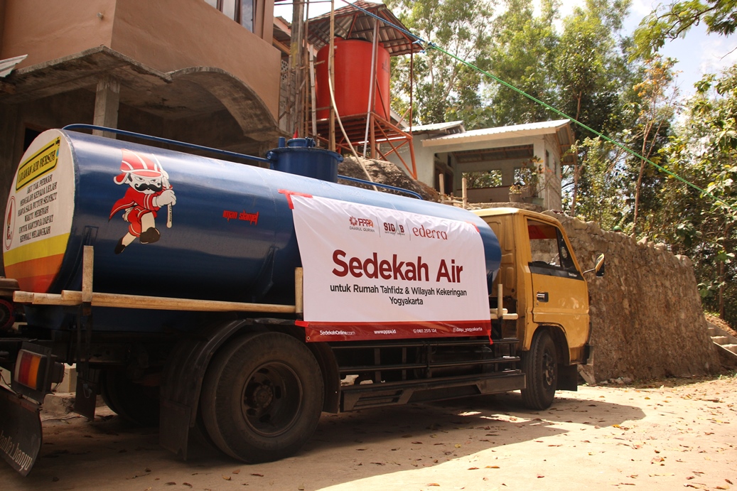 Sedekah Air dari Ederra Indonesia