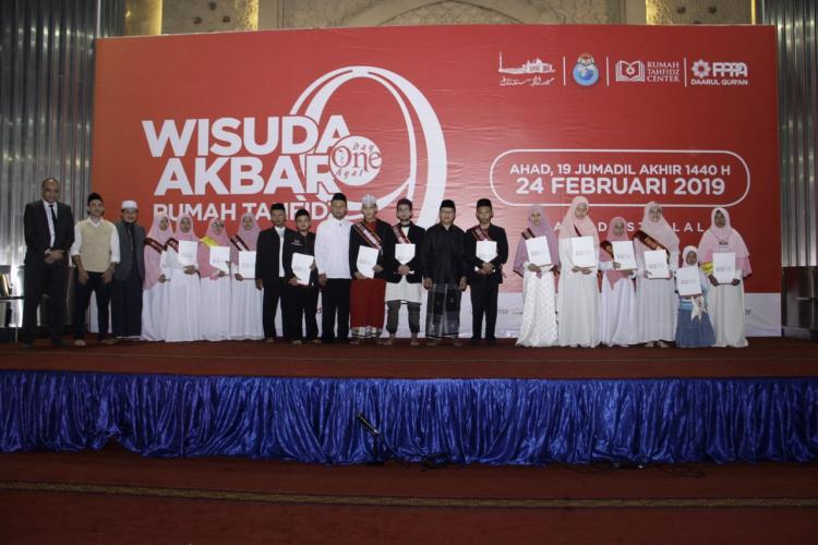 Semarak Wisuda Akbar Rumah Tahfizh ke-9