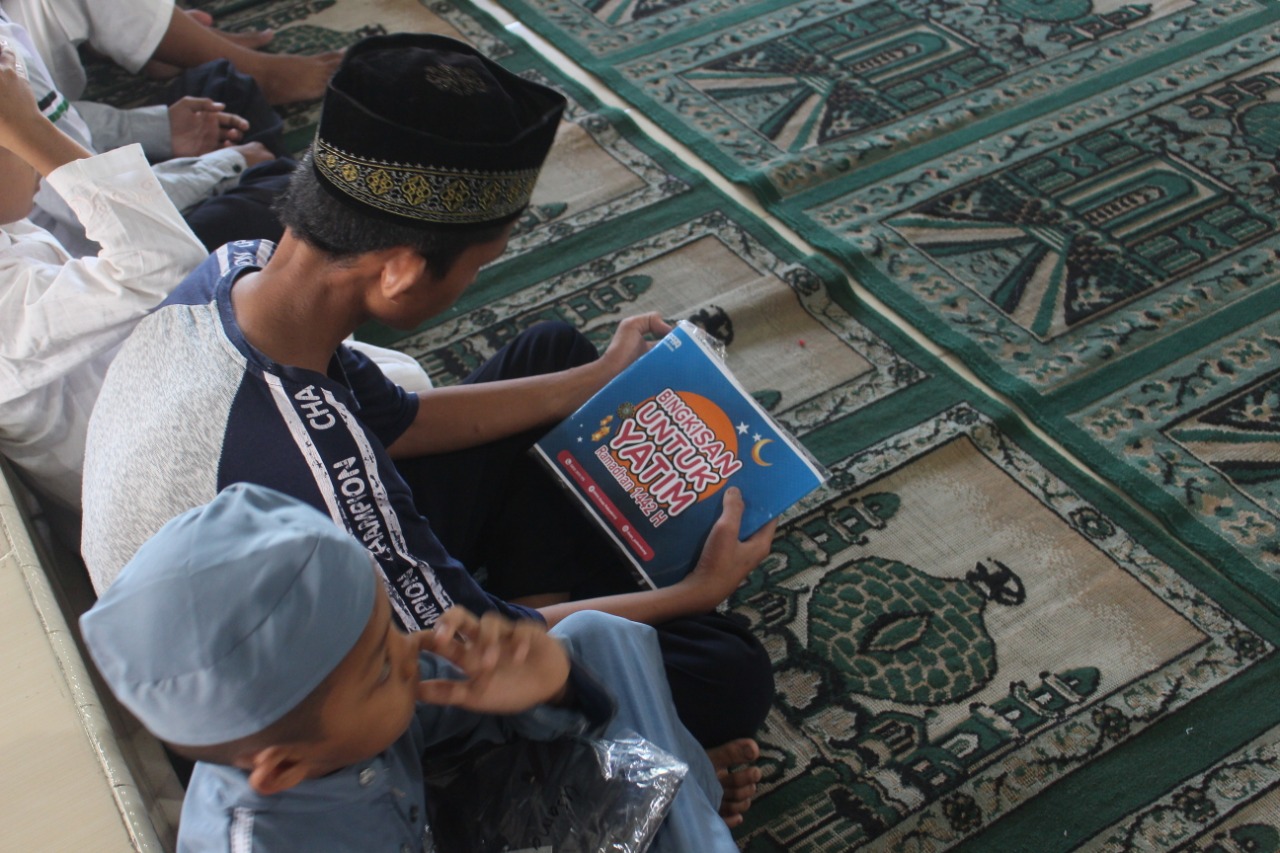 PPPA Daarul Qurâ€™an Palembang Hadiahkan Baju Lebaran untuk Anak Yatim