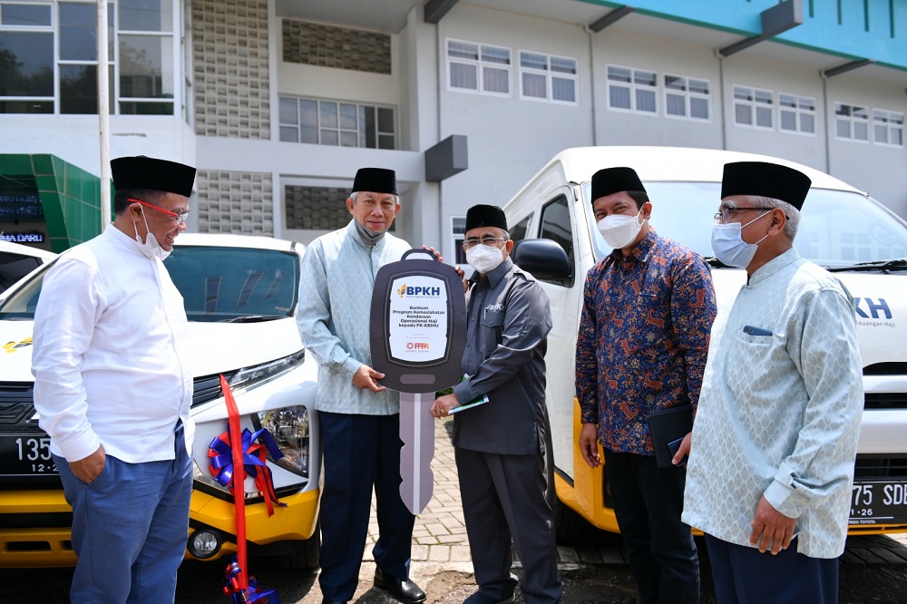 Bersama PPPA Daarul Qur'an dan DT Peduli, BPKH Serahkan Bantuan Program Kemaslahatan