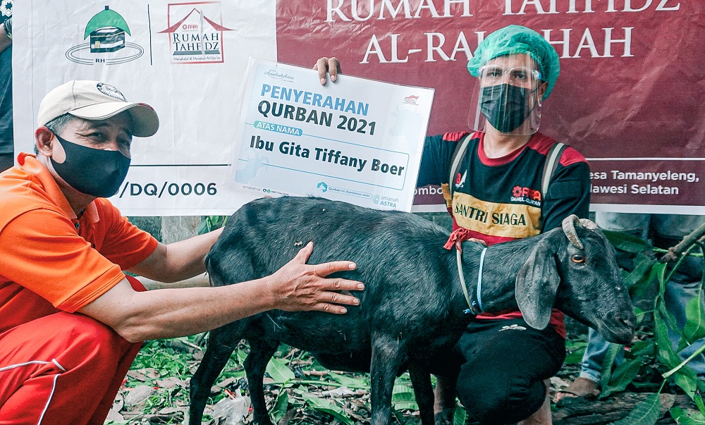 Bersama Astra, PPPA Daarul Qurâ€™an Makassar Bagikan Daging Qurban untuk Rumah Tahfidz Daarul Qurâ€™an Ar-Raudhah 