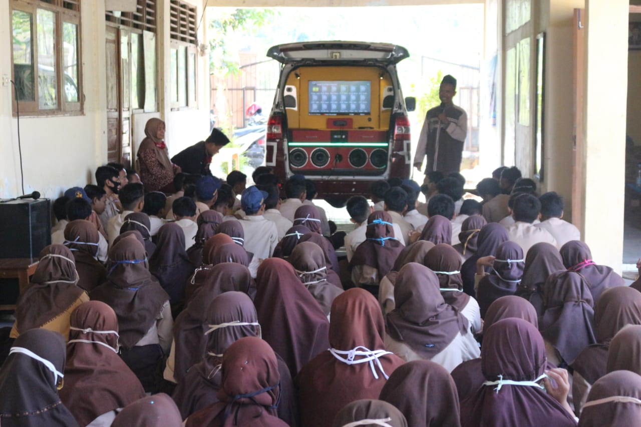 Mobile Qur'an, Ajarkan Siswa Berbakti Kepada Orang Tua