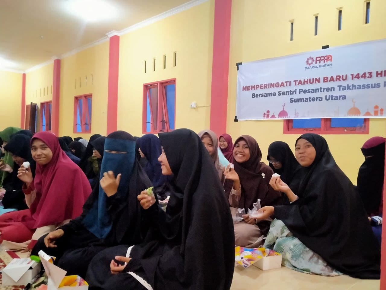 Buka Puasa Bersama Santri Pesantren Tahfizh Daarul Qur'an Takhassus Medan