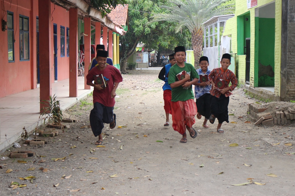 Distribusi Qurâ€™an Hafalan Untuk Santri Rumah Tahfidz