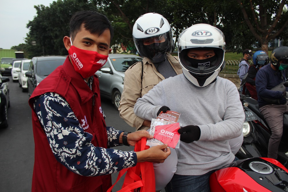 Gerakan Berbagi Masker Jelang Ramadhan Cegah Penyebaran Covid-19